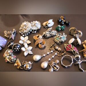20 PAIRS Vintage Clip on Earrings Lot